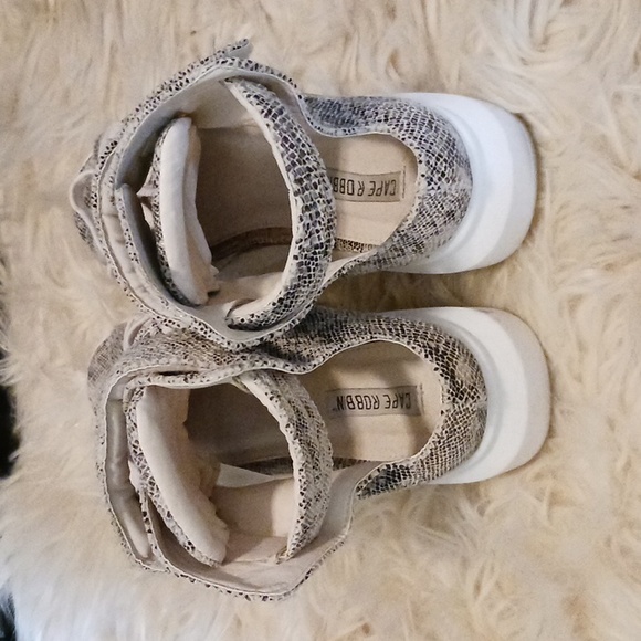 Cape Robbin shoes - Picture 3 of 6